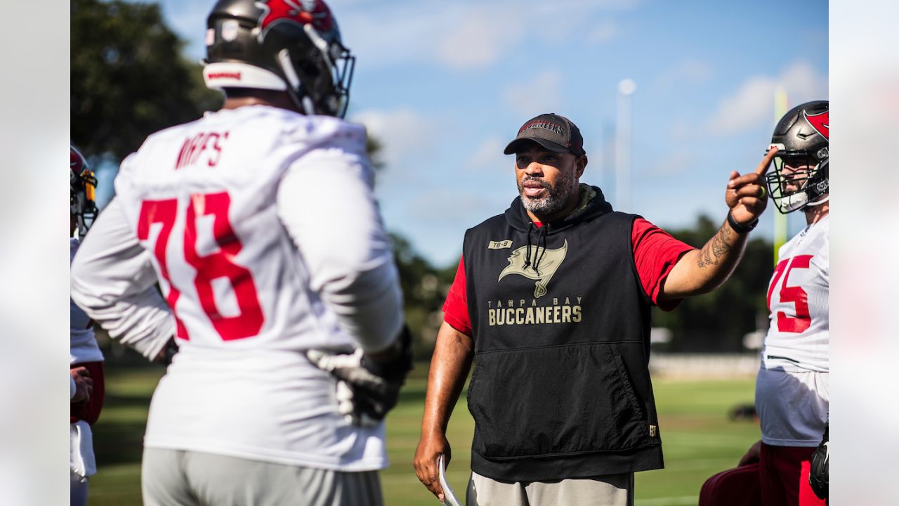 TAMPA, FL - JUL 26: Alex Cappa (65) goes thru a drill during the Tampa Bay  Buccaneers Training Camp on July 26, 2021 at the AdventHealth Training  Center at One Buccaneer Place