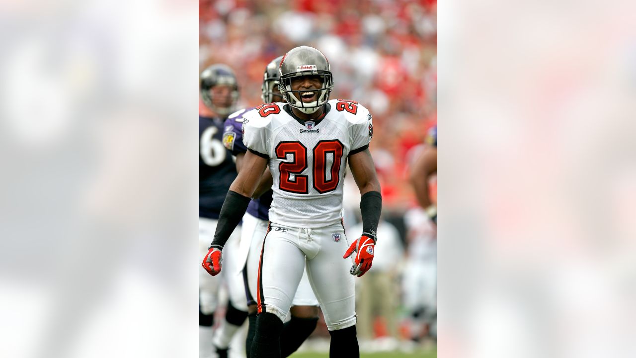 Tampa Bay Buccaneers: Ronde Barber 2023 Legend - Officially Licensed N –  Fathead