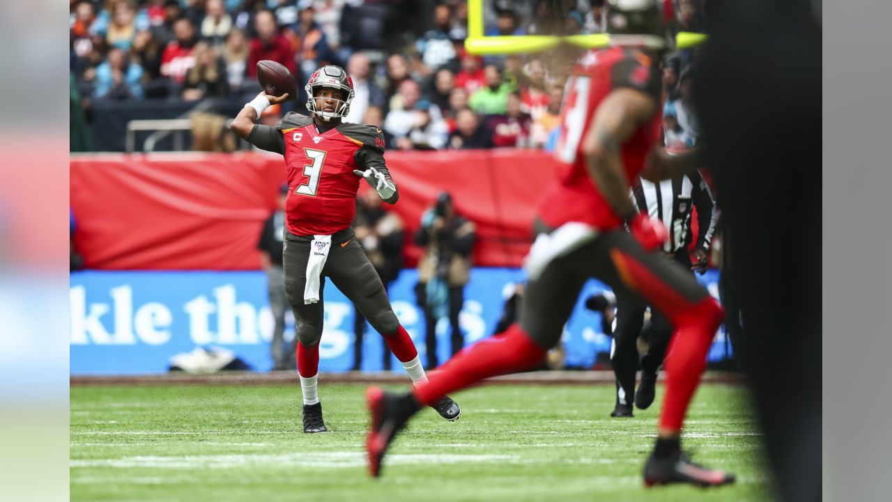 Carolina Panthers 37-26 Tampa Bay Buccaneers: London debut win for Panthers, NFL News