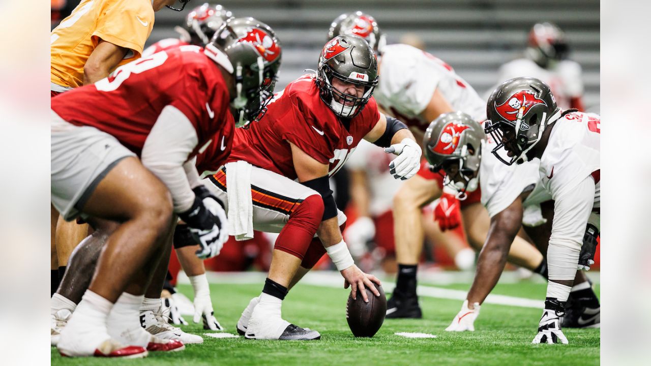 Tampa Bay Buccaneers offensive tackle Robert Hainsey (70) protects