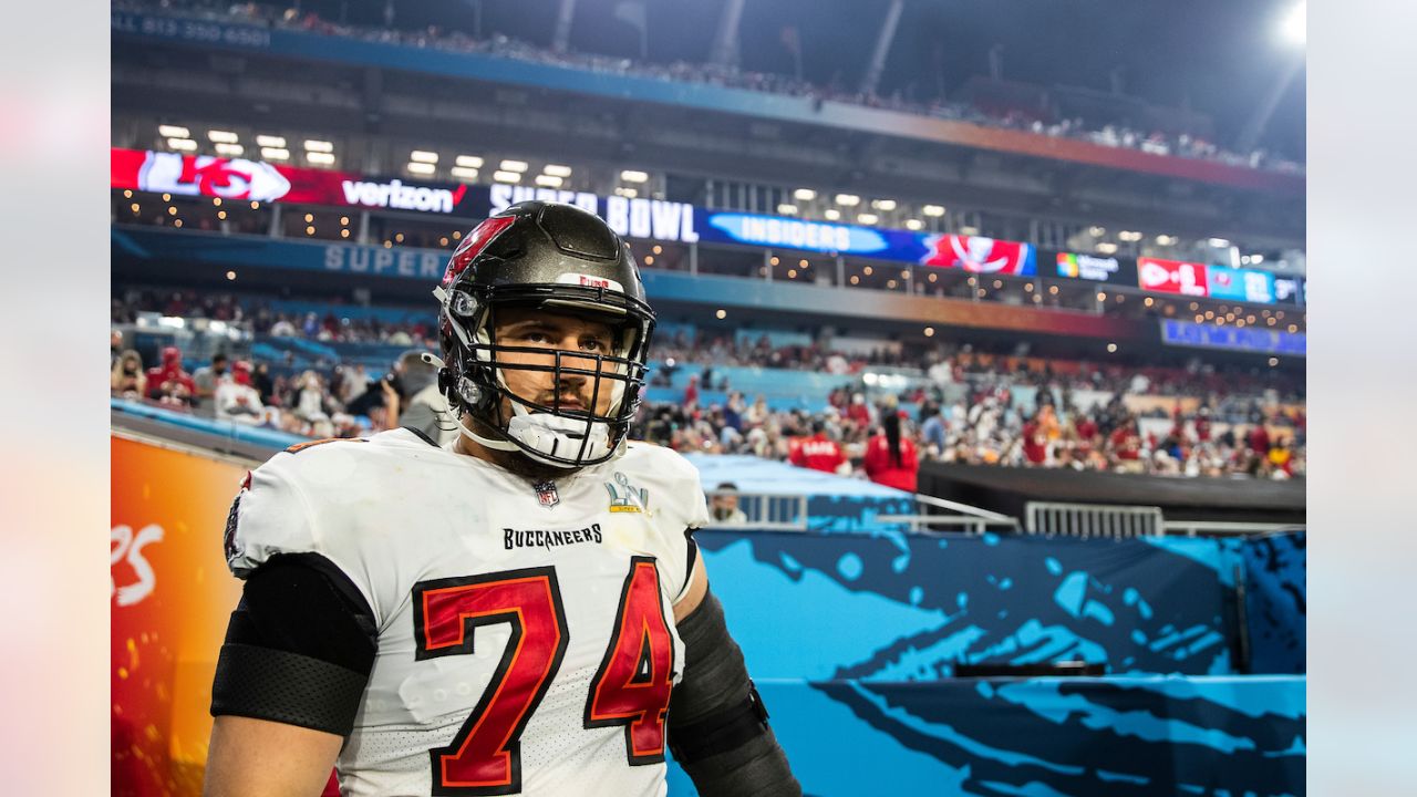 Tampa Bay Buccaneers downgrade OG Ali Marpet to out against Los