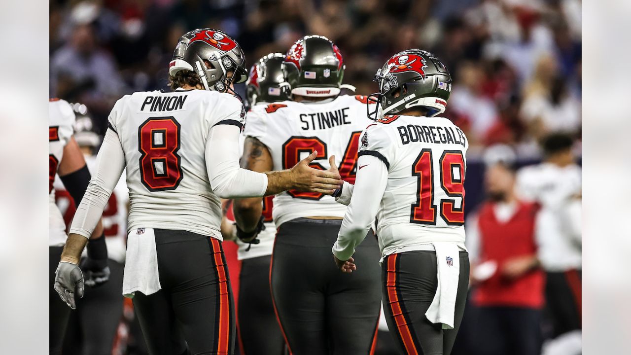 Houston Texans Beat Tampa Bay Buccaneers 23-20, Win AFC South