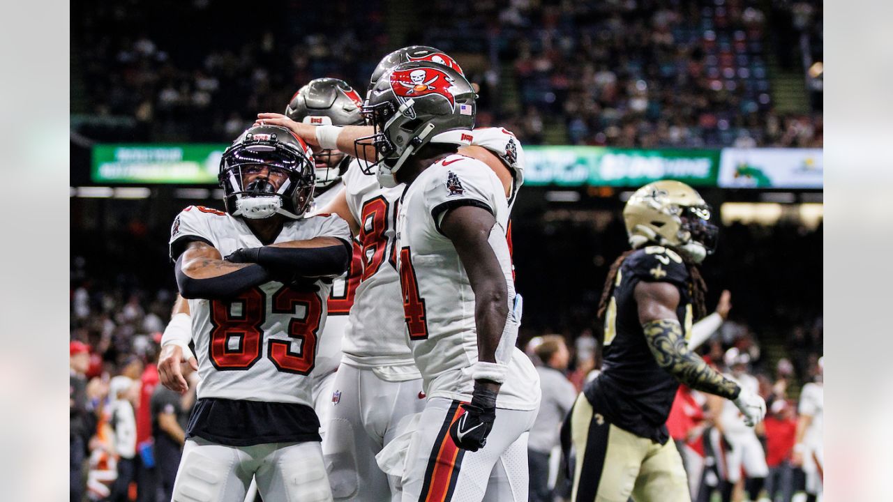 Tampa Bay Buccaneers wide receiver Deven Thompkins converts on third-down  to put Bucs in FG range