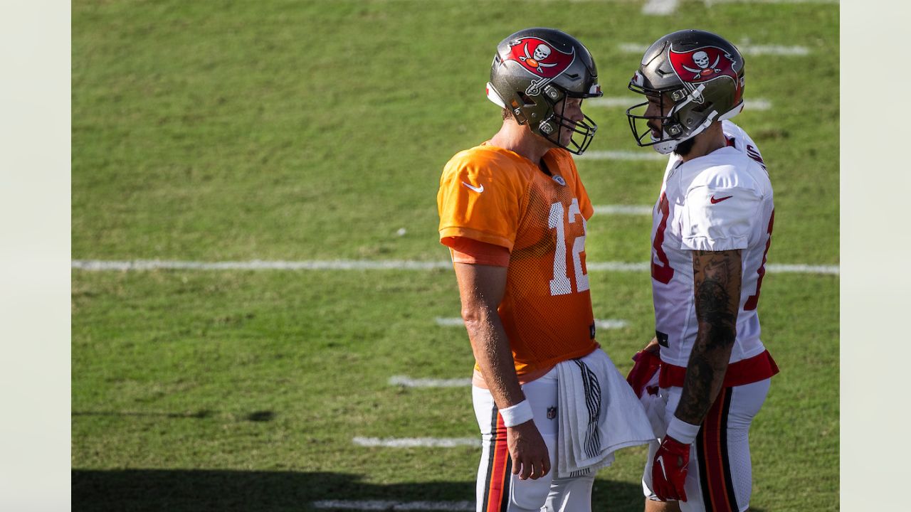 Bucs Camp Insider 7-30: Mike Evans, Chris Godwin Dominate