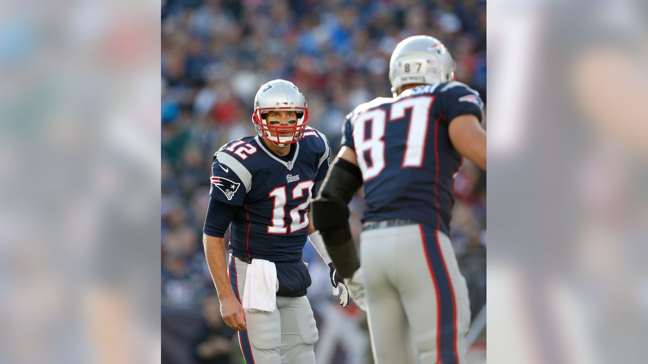 Las Vegas Raiders tight end Jason Witten talks with a coach at the bench  during an NFL football game against the New England Patriots at Gillette  Stadium, Sunday, Sept. 27, 2020 in