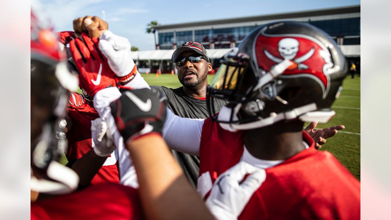 WR Mike Evans — and huge Harry Potter fan — reveals new tattoo during Bucs  training camp