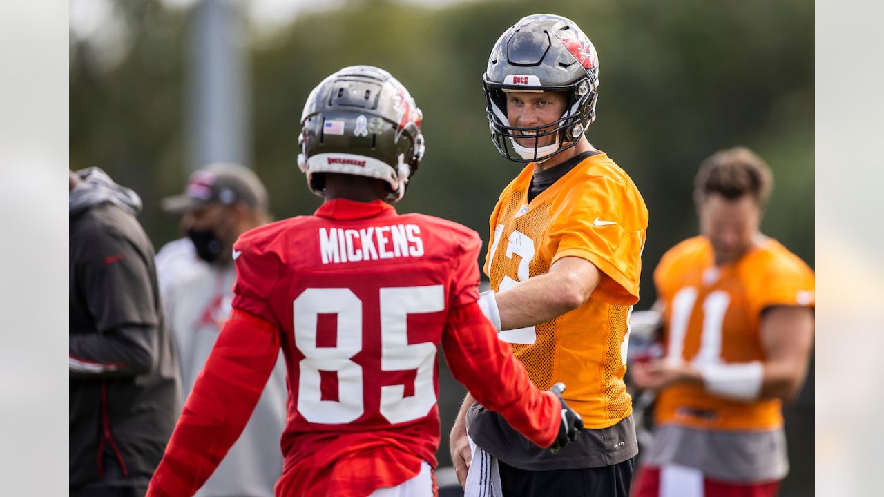 Jaydon Mickens Autographed Tampa Bay (Red #85) Custom Jersey