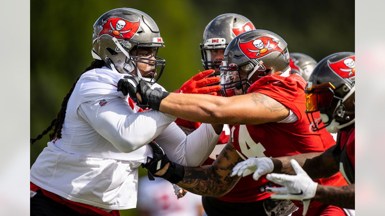 Nose tackle (96) Steve McLendon of the Tampa Bay Buccaneers