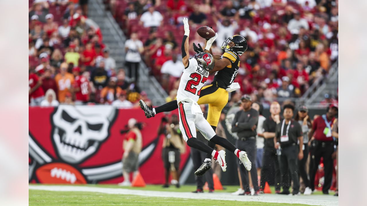 Steelers hold off late Buccaneers comeback to win, 30-27, on