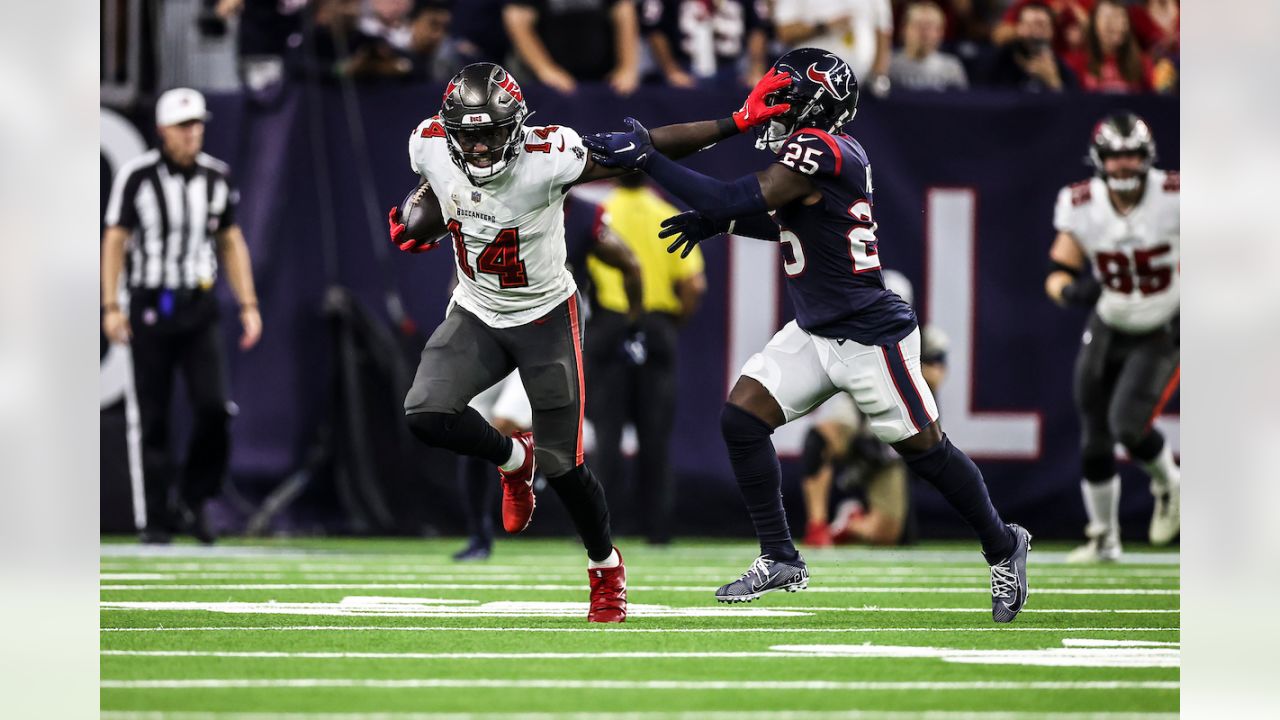 New Look Texans Battle the Buccaneers in Week 9