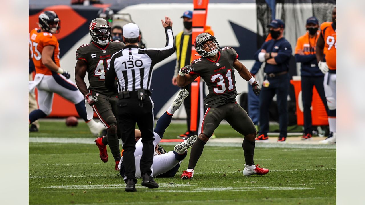 Tom Brady shows off with three TD passes as Buccaneers beat Broncos, 28-10  - The Boston Globe