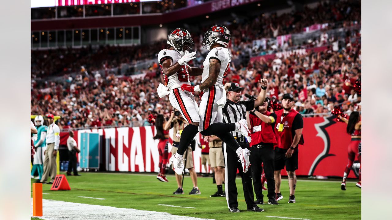 Miami Dolphins tight end Hunter Long (84) covers a kick during an NFL  football game against the Tampa Bay Buccaneers, Saturday, Aug. 13, 2022 in  Tampa, Fla. The Dolphins defeat the Buccaneers