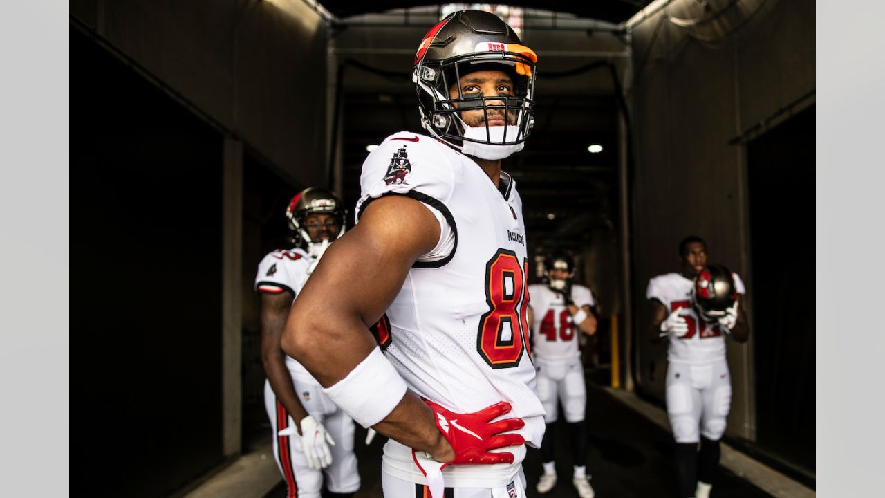 Tampa, Florida, USA. 30th Dec, 2018. Tampa Bay Buccaneers tight end Cameron  Brate (84) before the game between the Atlanta Falcons and the Tampa Bay  Buccaneers at Raymond James Stadium in Tampa