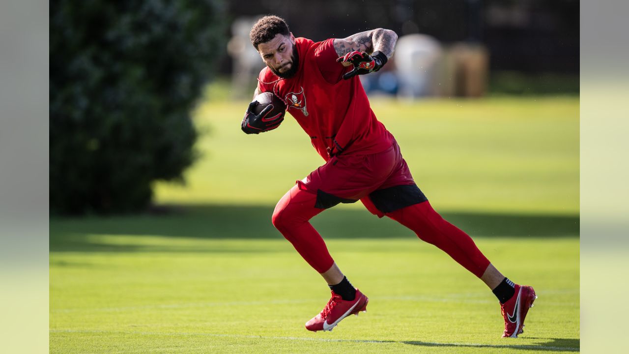 Bucs' Mike Evans, Ronald Jones miss practice Monday