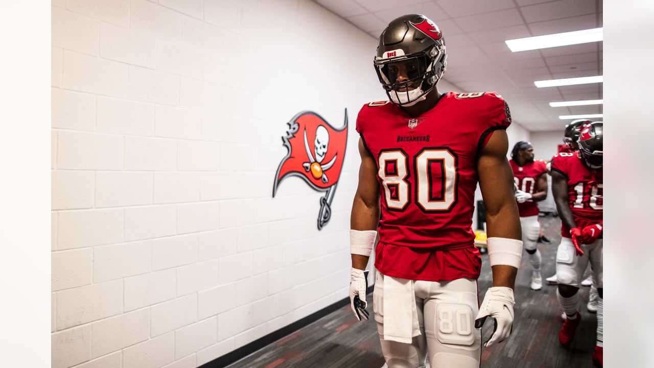 Tampa Bay Buccaneers linebacker Joe Tryon-Shoyinka (9) before an NFL  preseason football game against the Tennessee Titans Saturday, Aug. 21,  2021, in Tampa, Fla. (AP Photo/Mark LoMoglio Stock Photo - Alamy