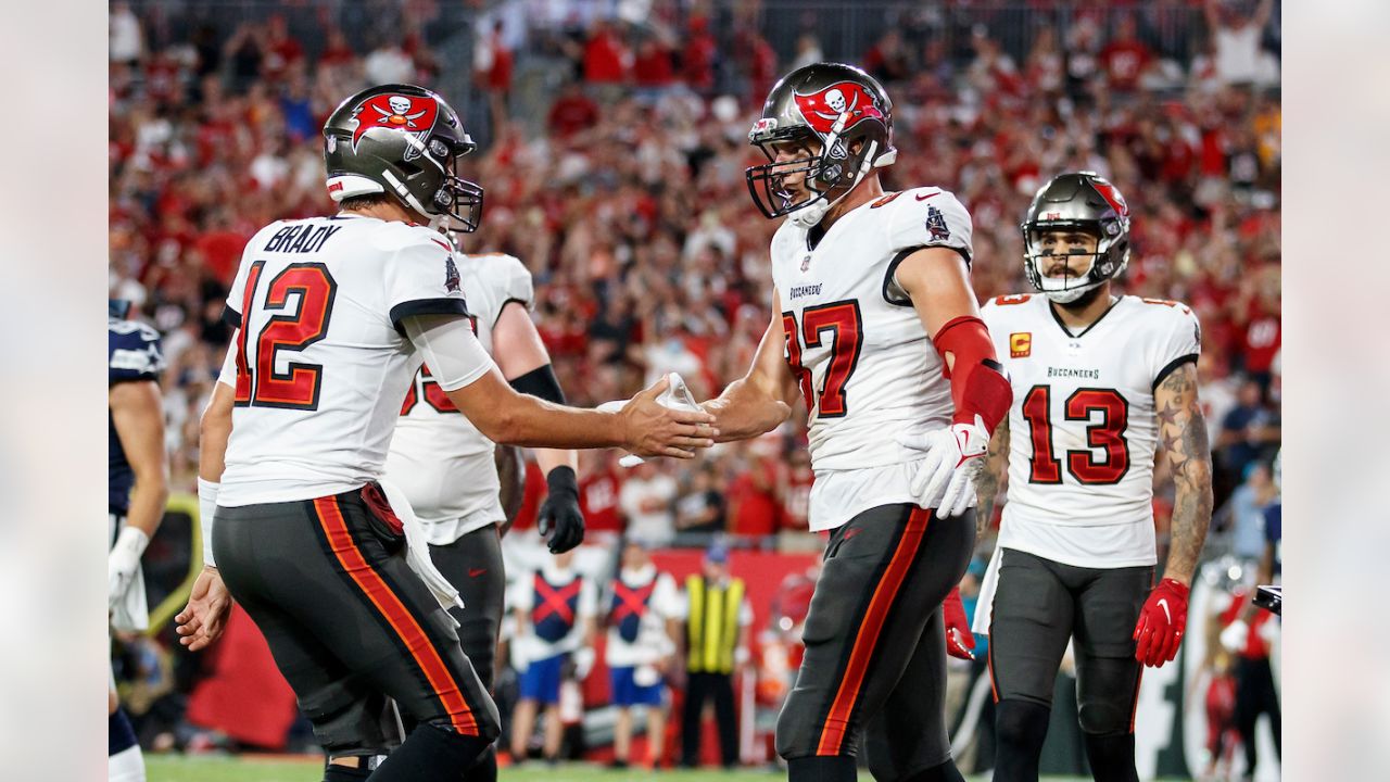 August 28, 2021: Tampa Bay Buccaneers tight end Rob Gronkowski (87) waves  to fans during an NFL preseason game between the Houston Texans and the Tampa  Bay Buccaneers on August 28, 2021