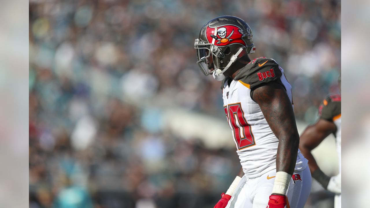 Shaq Barrett ties Warren Sapp's Bucs franchise sack record