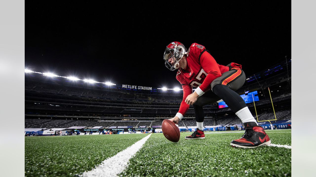 MetLife Stadium Turf Draws Ire after Two More Knee Injuries following Zach  Banner's in Week 1 - Steelers Now