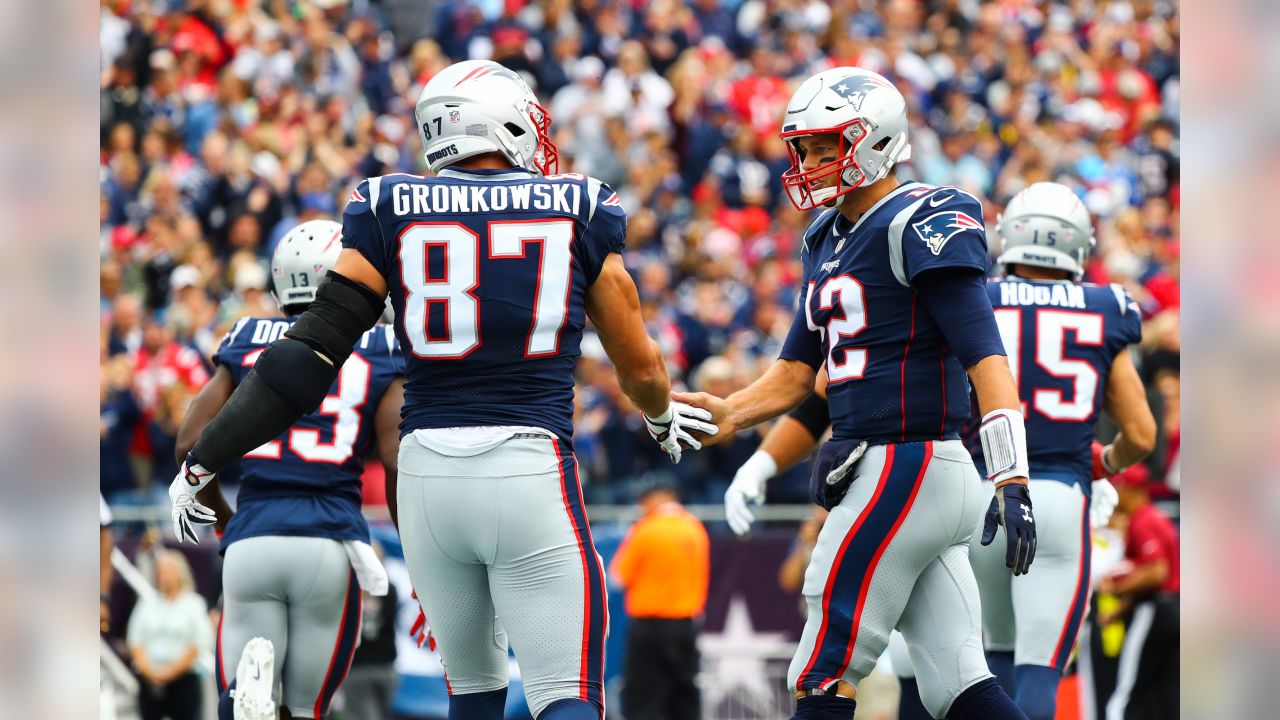 East Rutherford, New Jersey, USA. 25th Nov, 2018. New England Patriots  tight end Rob Gronkowski (87) taking a water break during a NFL game  between the New England Patriots and the New