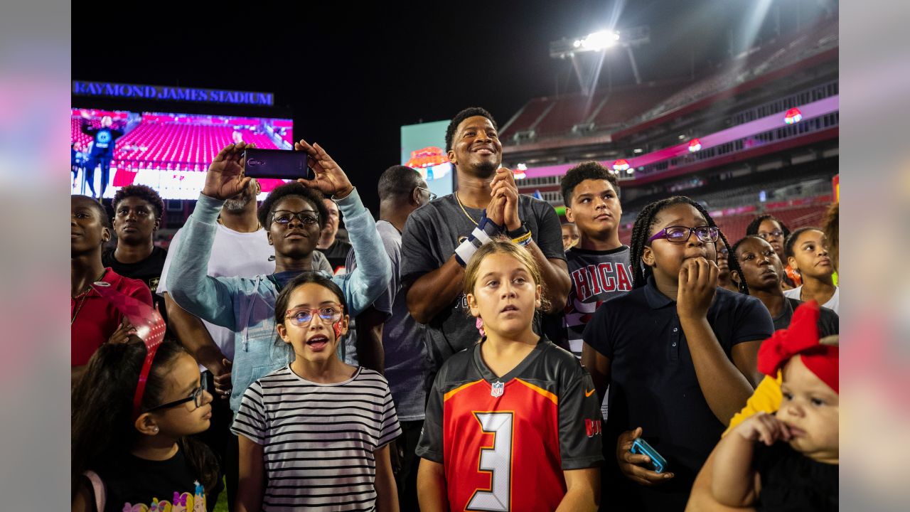 Tampa Bay Buccaneers' Jameis Winston's dad wore a great shirt