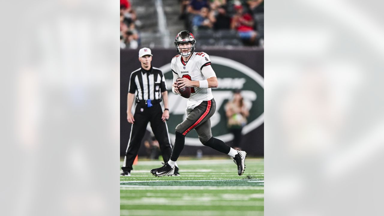 Buccaneers QB John Wolford carted off field after scary head injury (Video)