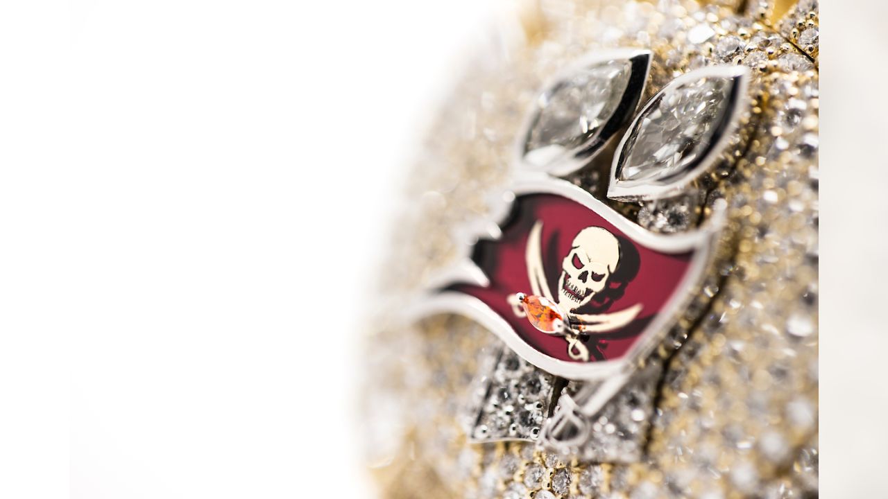 Bucs 2021 Super Bowl LV Championship Ring Reveal - Up Close Look, Details