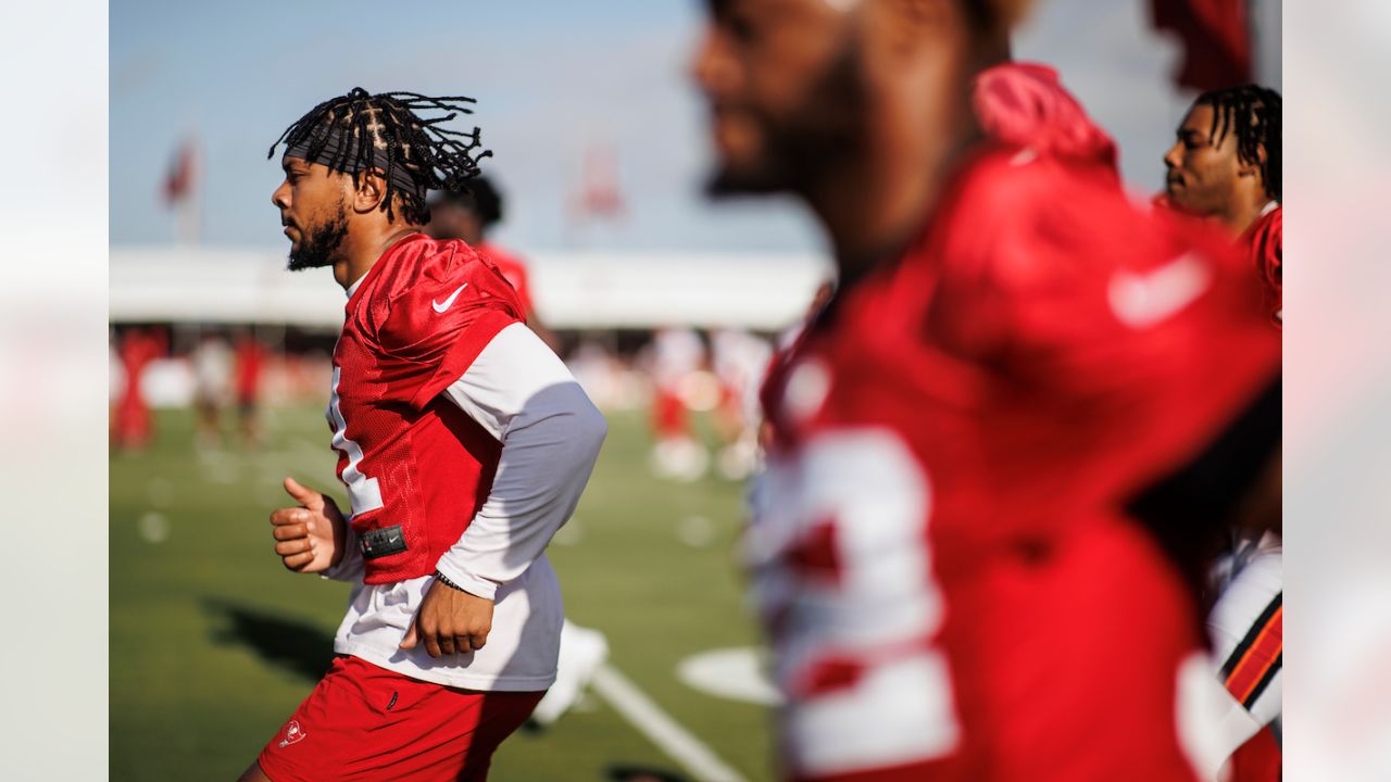 TAMPA, FL - MAY 31: Tampa Bay Buccaneers tight end Ko Kieft (41) goes thru  a drill during the Tampa Bay Buccaneers OTA Offseason Workouts on May 31,  2022 at the AdventHealth