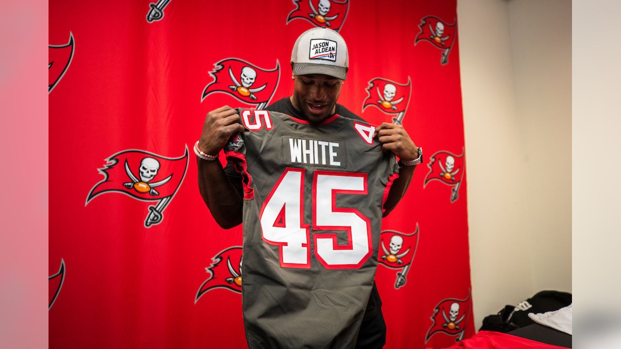 Section 642: Falcons unveil new uniforms, Bucs take their old ones