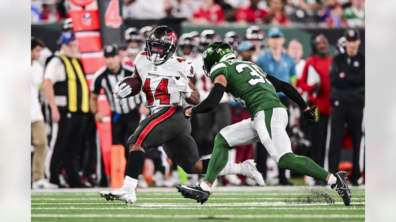 New York Jets linebacker Claudin Cherelus (41) in action against the Tampa  Bay Buccaneers during an NFL pre-season football game Saturday, Aug. 19,  2022, in East Rutherford, NJ. (AP Photo/Rich Schultz Stock