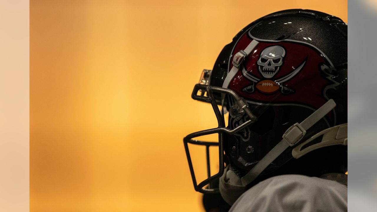 Bucs Camp Insider 7-30: Mike Evans, Chris Godwin Dominate