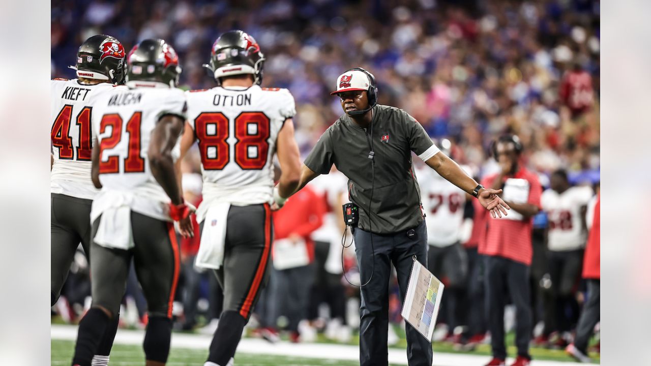 Game blog: Buccaneers beat Colts, whose playoff hopes all but