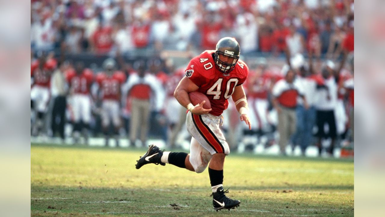 Throwback Thursday: Mike Alstott is a beast among men