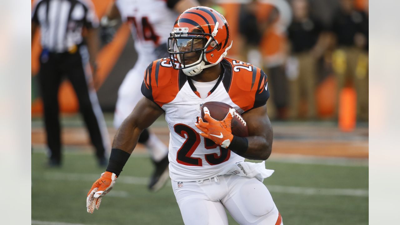 Former Cincinnati Bengals running back Giovani Bernard to Sign