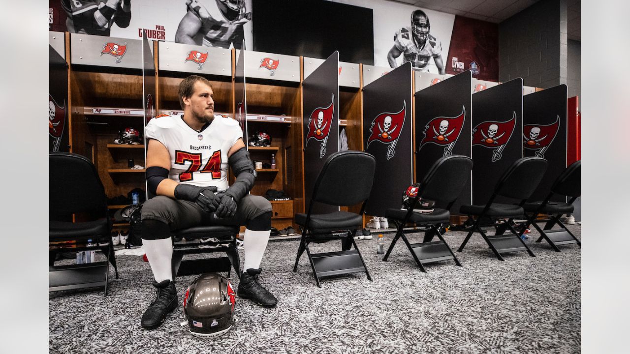 August 19, 2017 - Tampa Bay Buccaneers offensive guard Ali Marpet (74)  during drills at training camp in Tampa, Florida, USA. Del Mecum/CSM Stock  Photo - Alamy