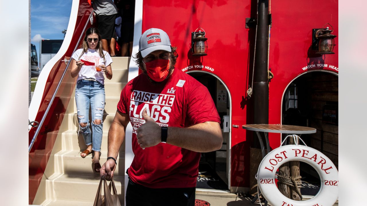 Ali Marpet Makes Splash as Tampa Bay Buccaneers Take Jewish Lineman in  Second Round – The Forward