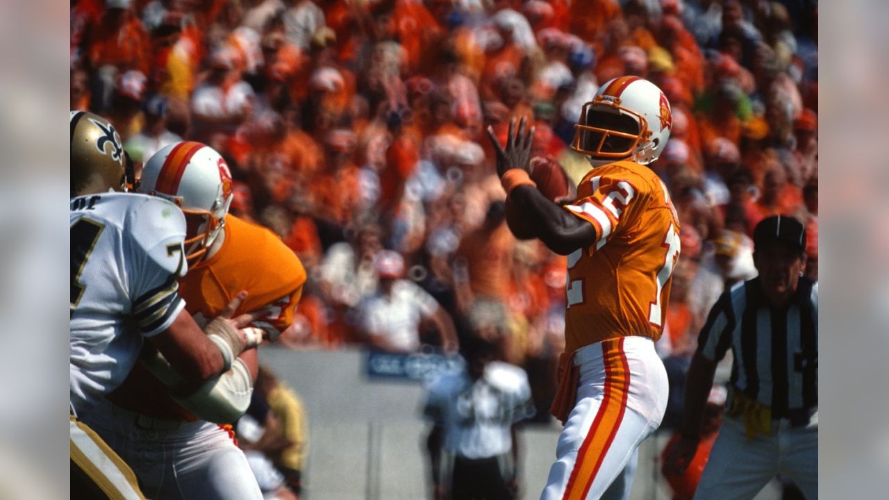 1979 Tampa Bay Buccaneers Doug Williams Photo THROWING AWESOME