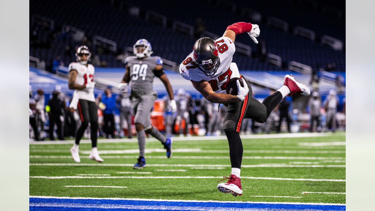 August 28, 2021: Tampa Bay Buccaneers tight end Rob Gronkowski (87) waves  to fans during an NFL preseason game between the Houston Texans and the Tampa  Bay Buccaneers on August 28, 2021