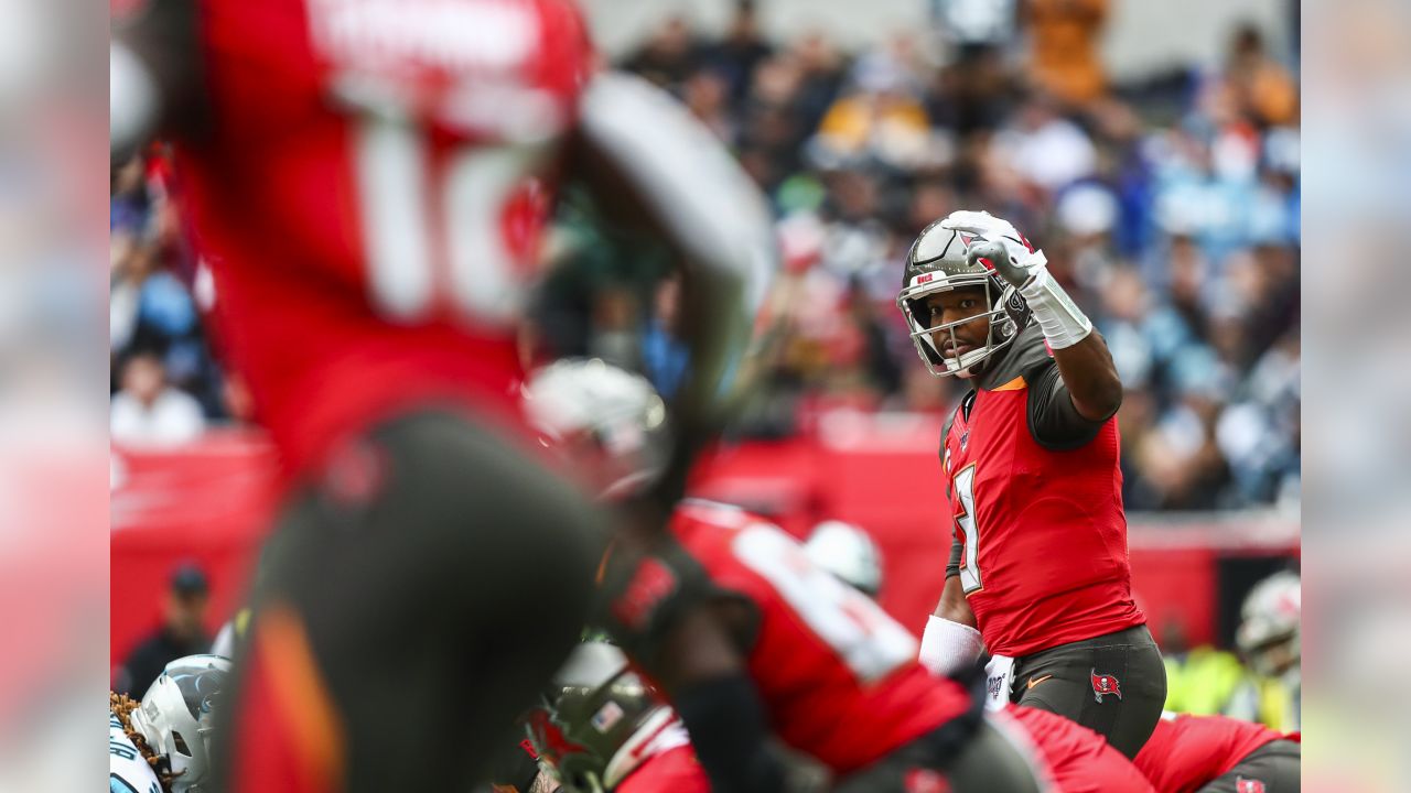 Jameis Winston has six turnovers against Panthers in London