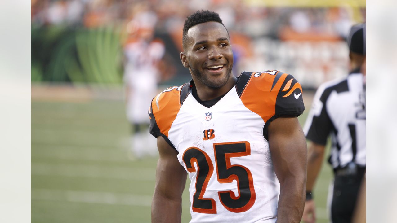 Giovani Bernard, ex-Buccaneers RB, announces retirement