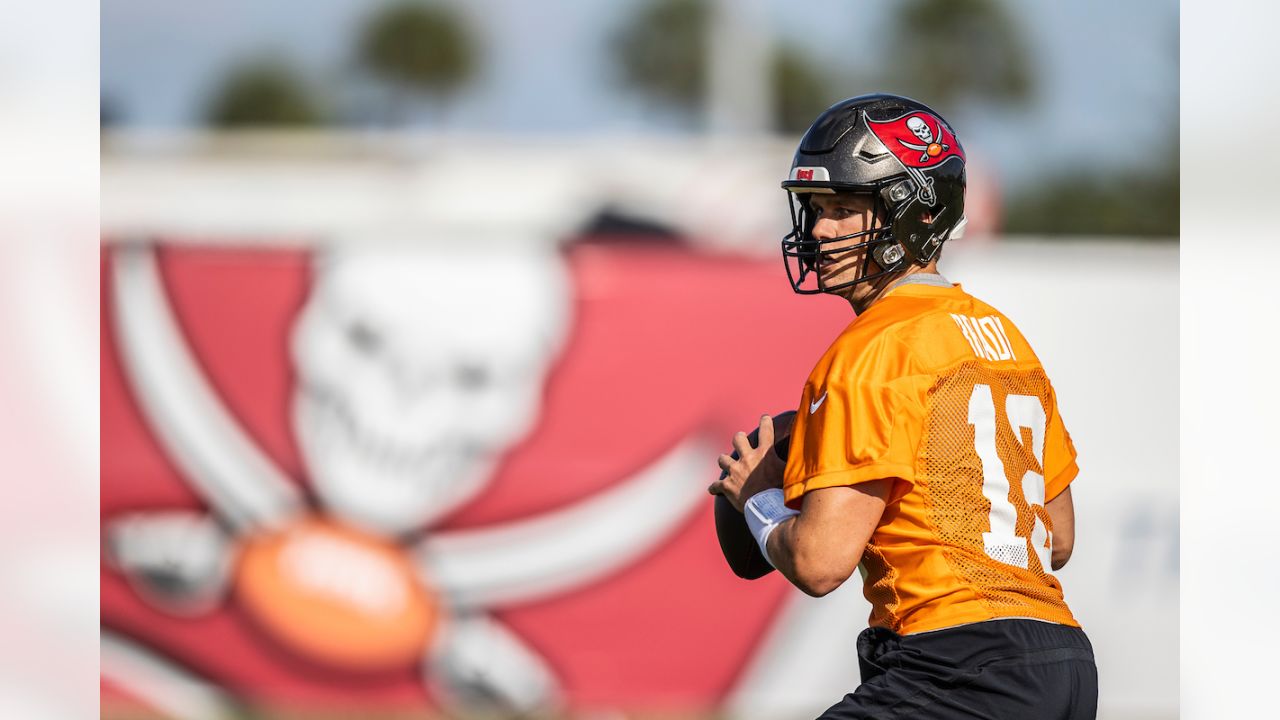 Tampa Bay Buccaneers' William Gholston (92) talks with Tampa Bay Buccaneers'  Rakeem Nunez-Roches (56) before