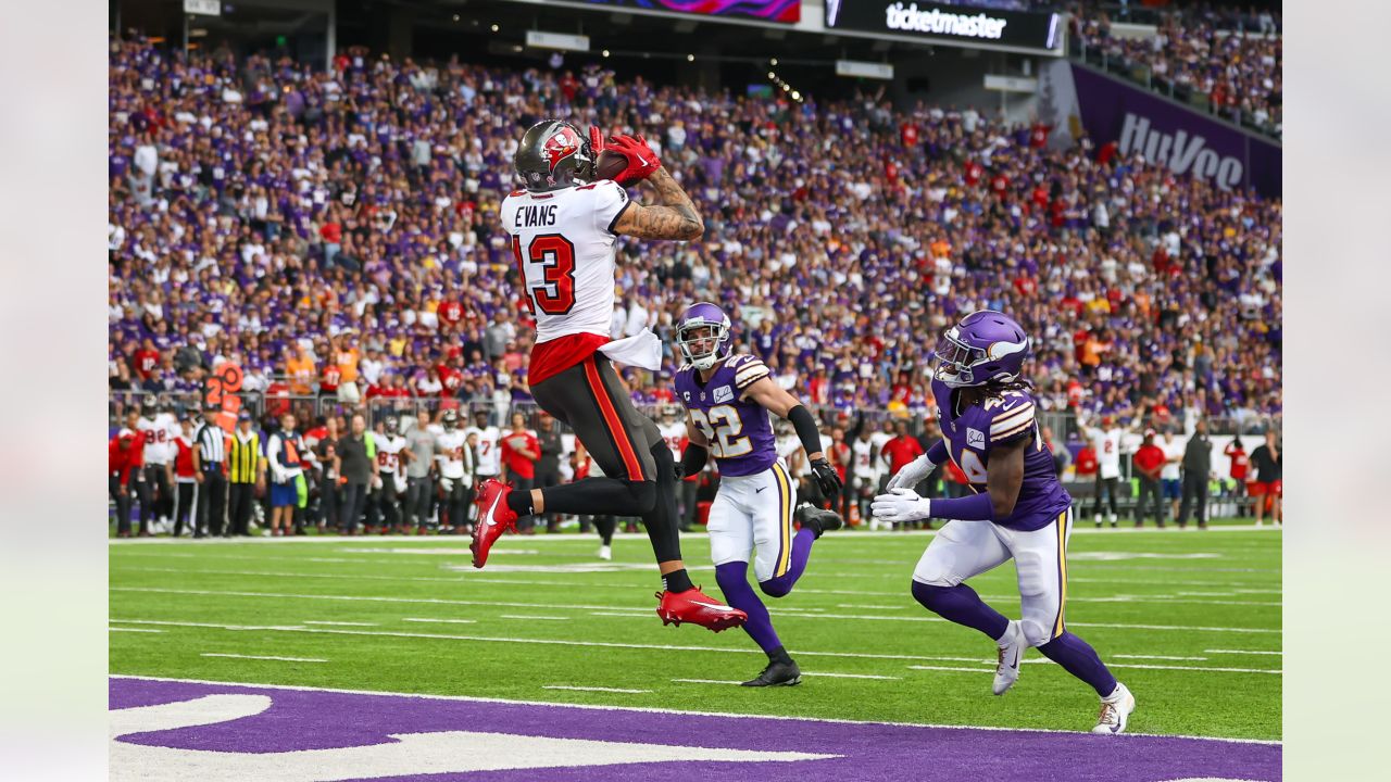 Live updates: Bucs upset Vikings in regular-season opener