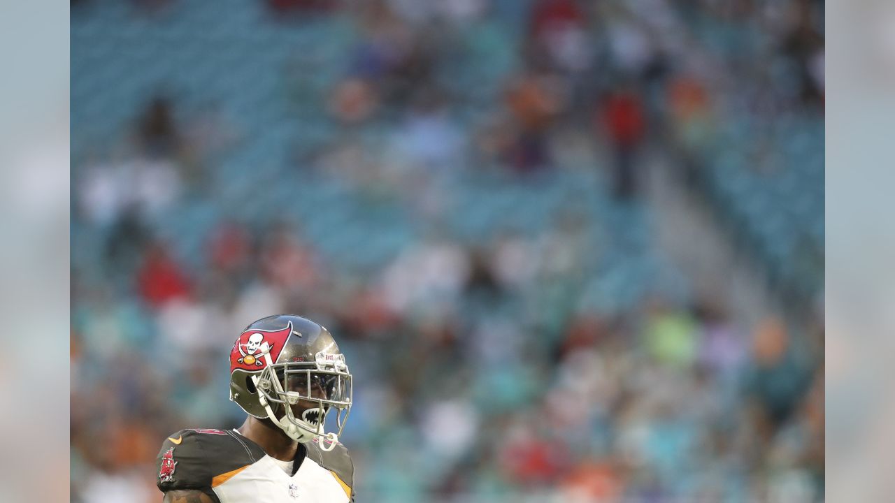 Miami, 08/09/08) (photo 3) Bucs wide receiver Dexter Jackson (10) during  pre-game warmups for Saturday night's preseason game vs. Miami..SUMMARY:  Tampa Bay Buccaneers at Miami Dolphins, Dolphin Stadium, Miami, FL (Credit  Image: ©