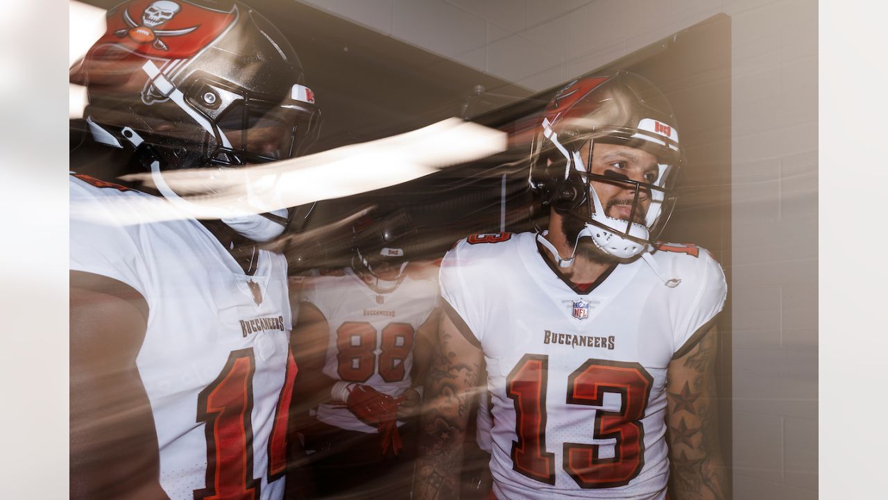 Tampa Bay Buccaneers guard Nick Leverett (60) watches action during warmups  before their game against the Tennessee Titans Saturday, Aug. 20, 2022, in  Nashville, Tenn. (AP Photo/Wade Payne Stock Photo - Alamy