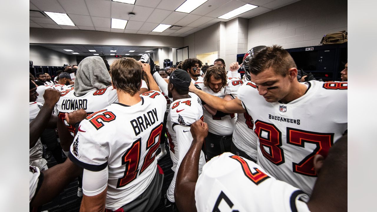 Brady throws touchdown pass as Buccaneers beat Texans 23-16 –