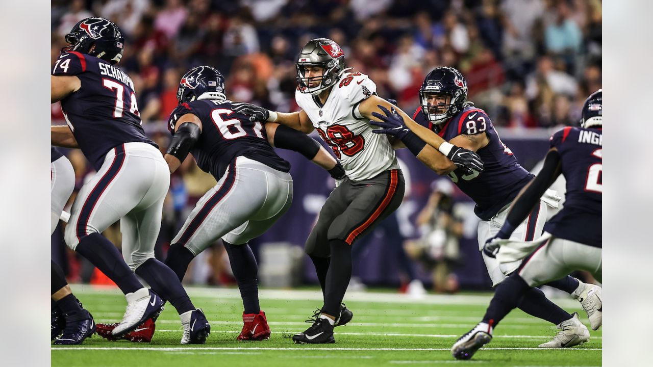 Brady throws touchdown pass as Buccaneers beat Texans 23-16