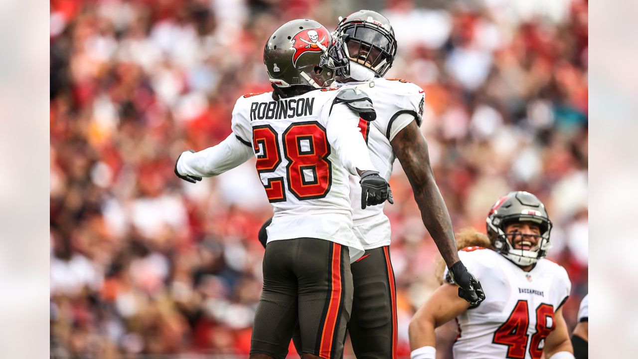 Bucs defense shines in 38-3 blowout against Bears