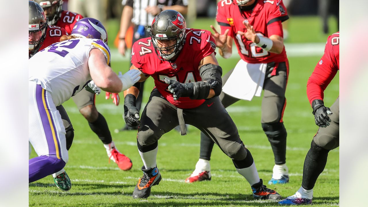 Buccaneers to move Ali Marpet to center, PFF News & Analysis