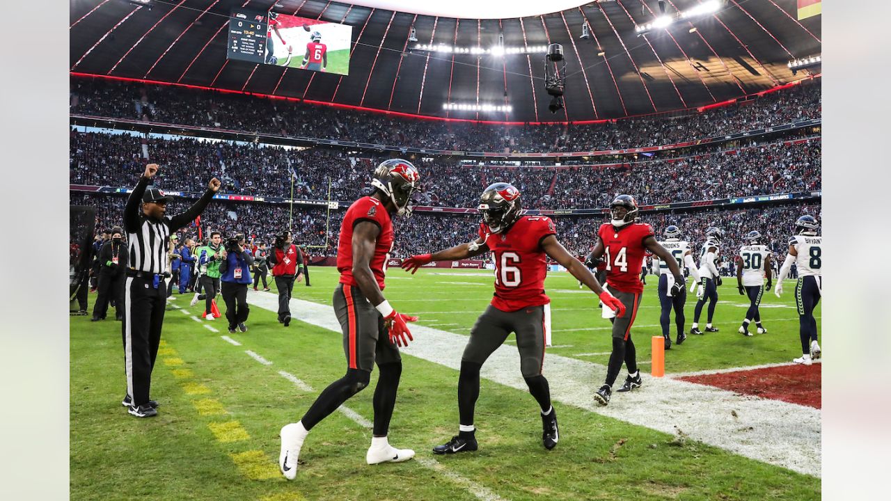 Seahawks vs. Buccaneers final score, results: Tom Brady, Tampa Bay hold off  Seattle comeback in NFL Germany game