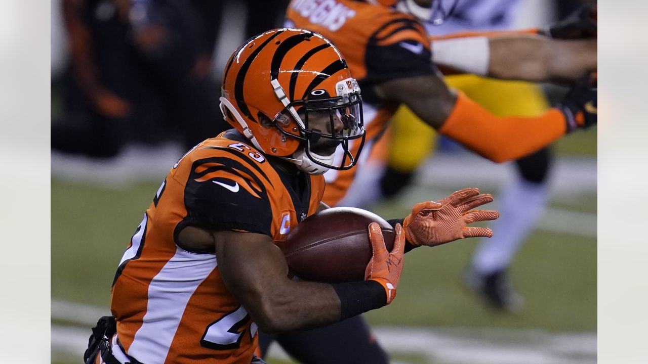 Giovani Bernard signs one-year deal with the Tampa Bay Buccaneers - Fake  Teams