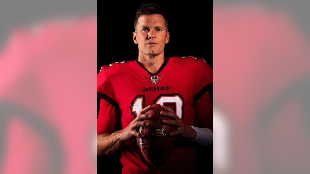 Rob Gronkowski Receives Bucs' No. 87 Jersey, Jordan Leggett Switches to No.  81, News, Scores, Highlights, Stats, and Rumors